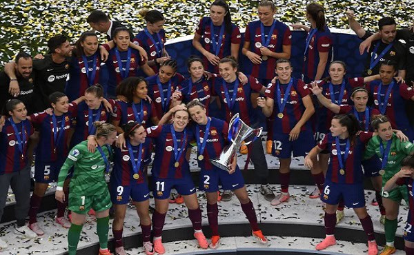 바르셀로나-리옹을-꺾고-여자-챔피언스리그-우승을-차지하다